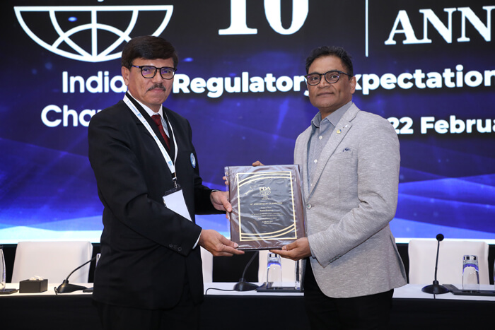 Amit Sharma felicitated by Dr.Rustom Mody, in Bangalore, February 2023